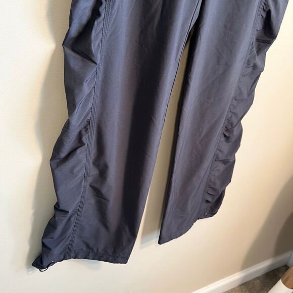 Athleta La Viva Joggers Featherweight Yoga Pants 6 - Picture 2 of 8